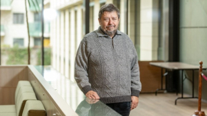Dr. Sokcsevits Dénes: Između sna i jave Plakát nagyban